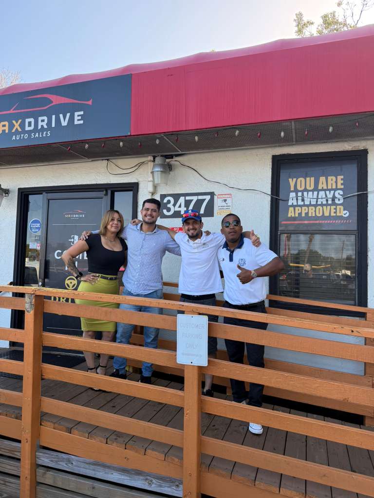 Equipe MaxDrive na loja
